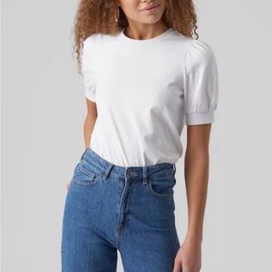 Women’s white short sleeve cotton top with balloon sleeves size M